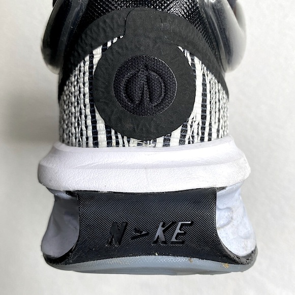 Nike Air Zoom GT Jump 2 EP 'White Black'
Size (9) - Picture 7 of 13